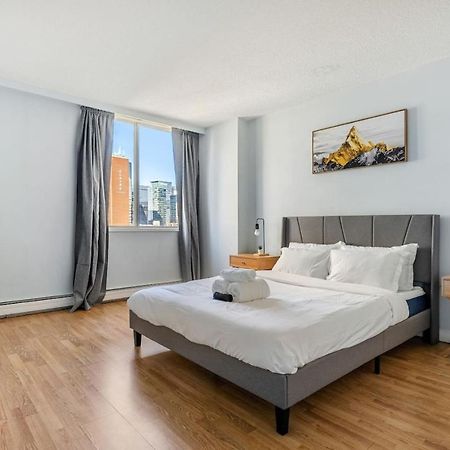 Prime Location Near Jasper Ave With Downtown Views, Netflix, Gym, Sauna, Sleeps 4 Διαμέρισμα Έντμοντον Εξωτερικό φωτογραφία